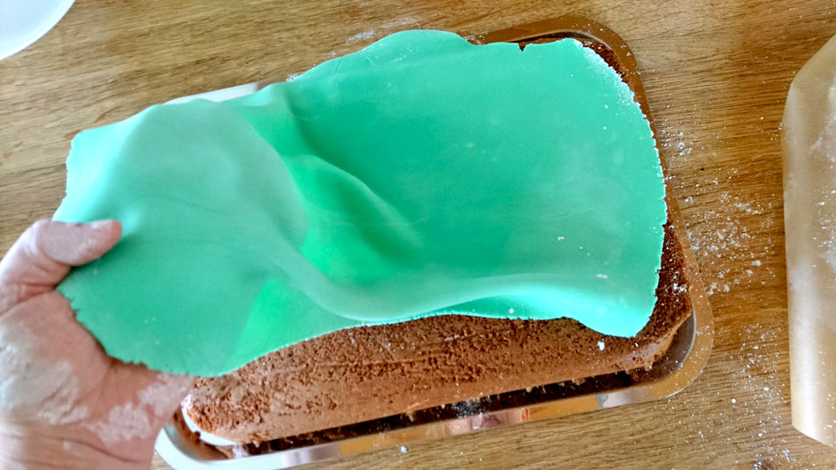 Kinder-DIY-Trends-Fussball-WM-Kuchen-Fondantrasen | Kinder DIY Trends Kinder-DIY-Trends-Fussball-WM-Kuchen-Fondantrasen | Kinder DIY Trends