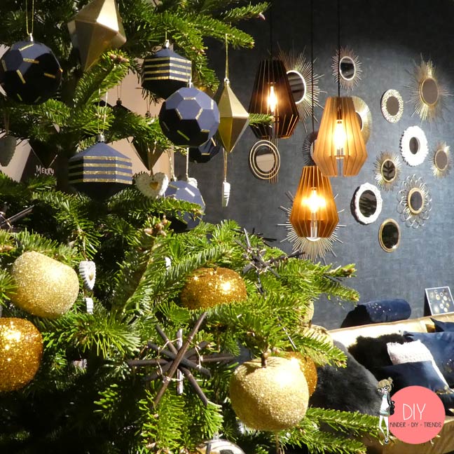DIY Weihnachtsbaum Deko aus Glitzer und Holz