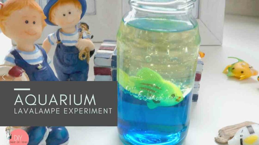 Sommerferien Idee für Kinder: Experiment Lavalampe Aquarium im Glas