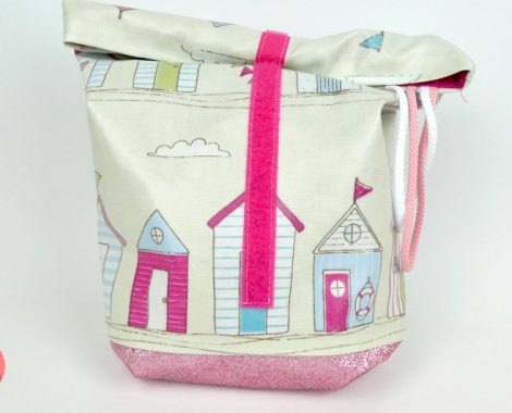 Klettverschluss annähen und selbst genähte Tasche verschließen