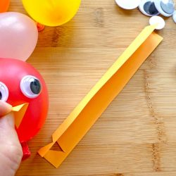 Kinder-DIY-Trends-Ballonhuhn-Schnabel für Kindergartenkinder