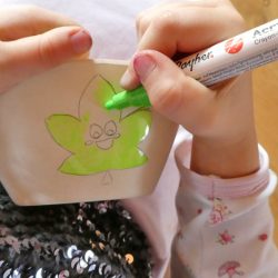 Kinder-DIY-Trends-Bambusgeschirr-Blatt-malen auch schon für Kindergartenkinder geeignet