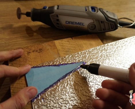 Tannenbaum vorzeichnen, dann mit dem DREMEL sägen und schleifen