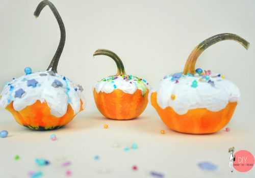 Deko im Herbst basteln: DIY Kürbis Cupcakes oder Muffins mit Streusel