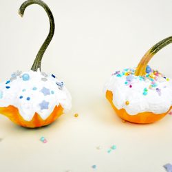 Zierkürbis bemalen - Cupcake Kürbis basteln