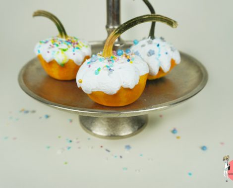 Dekoidee und Bastelidee im Herbst mit Kindern: Kürbis Cupcakes