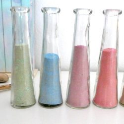 Kinder-DIY-Trends-Deko-Sandbild-Flasche-Farben DIY für den Kindergeburtstag oder draußen