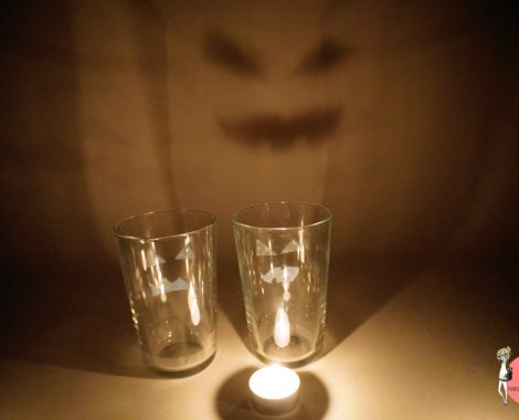 Physik Experiment MINT Förderung für Kinder: Lichtbrechung und tanzende Gespenster