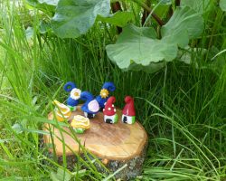 Kinder-DIY-Trends-FIMO-Wichtelhaus-modellieren-Deko-Garten Wichtelhäuser aus FIMO modellieren - Deko für den Garten