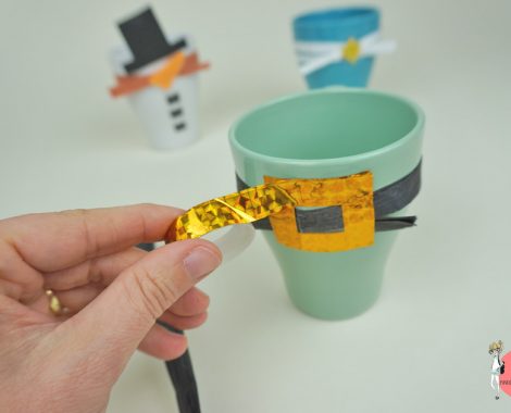 Nikolaus Tasse: Gürtel aus Washi Tape und Bast basteln