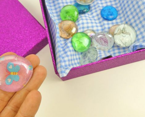 Cabochons in eine schöne Geschenkbox packen und verschenken