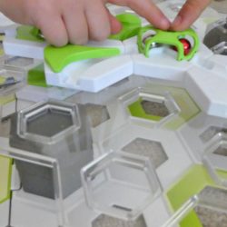 Kinder-DIY-Trends-Gravitrax-Kugeln Cleveres Spiel mit der Schwerkraft - Gravitrax