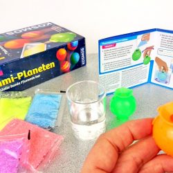Kinder-DIY-Trends-Kosmos-Flummi-Planeten-Schale Anleitung Flummi herstellen