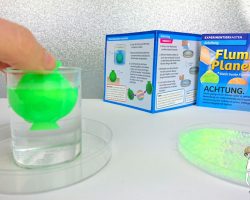 Kinder-DIY-Trends-Kosmos-Flummi-Planeten-Wasser Chemie für Anfänger