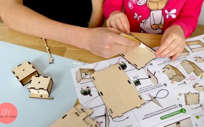 Kinder-DIY-Trends-LEGO-WeDo-Kreative-Förderung-Holzbausatz-kleben