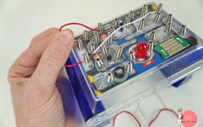 Kabel anklemmen und Stromkreis bauen - erste Schaltung für Anfänger bauen
