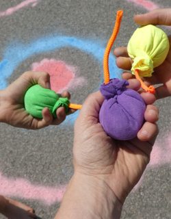 Kinder-DIY-Trends-MIFUS-Wasserbomben-Challenge-Kreide Kreidebomben Spiele zum Kindergeburtstag