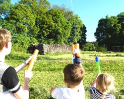 Kinder-DIY-Trends-MIFUS-Wasserbomben-Challenge-Weitschießen Spritzpistolen, Wasserpistolen und Wasserbombenschleuder Challenge