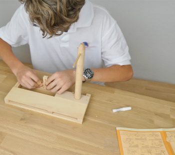 Kinder-DIY-Trends-MINT-Förderung-Bausatz-Trebuchet-Leonardo-da-Vinci-Moses-GEOlino-Holzteile Technik Interesse von Kindern fördern: Bauset Technik und Konstruktion Trebuchet da Vinci