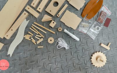 Holzbauset aus 40 Teilen Trebuchet von Leonardo da Vinci aus dem moses. Verlag und GEOlino