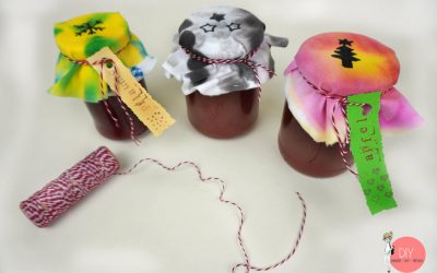 Geschenkidee zu Weihnachten: Marmeladenglas mit selbst bemalten Dekostoff Deckeln
