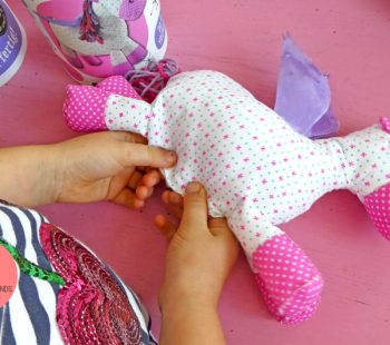 Kinder-DIY-Trends-Mein-zauberhaftes-Einhorn-Nähset-Einhornstoff DIY Nähen mit Kindern