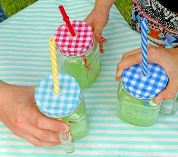 Kinder-DIY-Trends-MonsterSlushy-Eis-essen Monster Slushy Eis selber machen