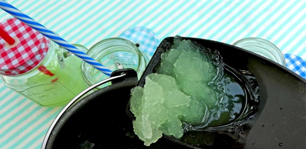 Kinder-DIY-Trends-MonsterSlushy-Eis-fertig Slushy Eis aus der Eismaschinen