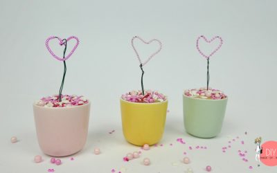 Aus Perlen und Draht Perlenherzen basteln als Geschenkidee