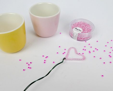 Eierbecher oder Blumentopf, Perlen und Draht