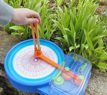 Kinder-DIY-Trends-Ravensburger-Sprial-Designer-Machine-outdoor Elektrisches Malen