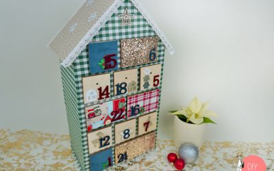 Kinder Adventskalender Holzhaus im Landhausstil selber machen - mit Stoff überziehen