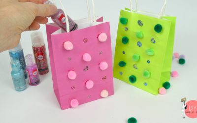 MItgebseltüte Bastelidee mit Pompoms und Glitzerkleber