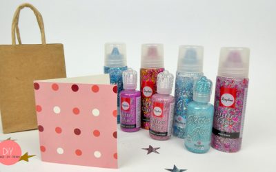 Glitzerkleber und Pompoms für die Bastelidee Mitgebsel Tüten