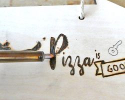 Kinder-DIY-Trends-Rayher-Schilder-Brandmalerei-Pizza-Handlettering Anleitung Brandmalkolben