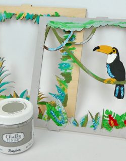 Kinder-DIY-Trends-Rayher-Story-in-a-Box-Dekorahmen-Einhorn-Tukan-3D-Wanddeko Holzrahmen Deko Tukan mit Chalky Finish Farben bemalen