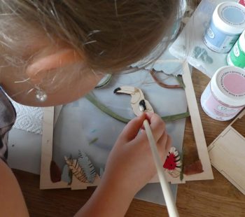 Kinder-DIY-Trends-Rayher-Story-in-a-Box-Dekorahmen-Einhorn-Tukan-anmalen Kinder malen und basteln mit Holz Dekorahmen