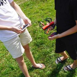 Kinder-DIY-Trends-Reely-Drohne-mit-Fernsteuerung-und-Kamera-Videofunktion-Handy-App Geschenk für Kinder - Reely Drohne als Einsteiger Modell