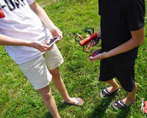 Geschenk für Kinder - Reely Drohne als Einsteiger Modell