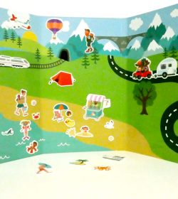 Kinder-DIY-Trends-Reisespiele-Moses-Stickerbuch Kulisse und Sticker