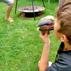 Kinder-DIY-Trends-Schland-Burger-BBQ Reinbeißen und genießen! Schland Burger vom Grill