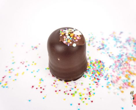 Schokokuss mit Sprinkles Streusel als Fingerfood für den Kindergeburtstag