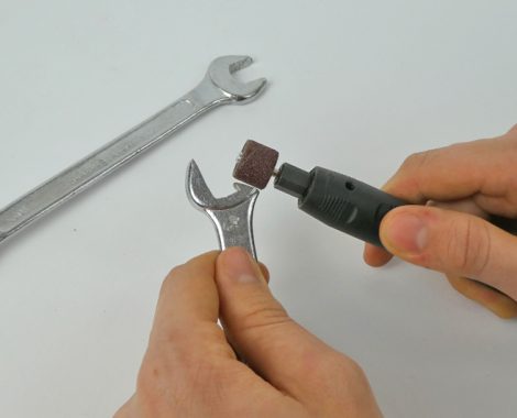 Mit dem Dremel den Schraubenschlüssel abschleifen