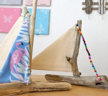 Kinder-DIY-Trends-Segelboot-Strandgut-Boot Basteln mit Treibholz