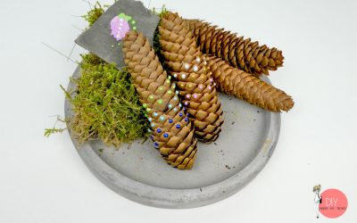 DIY Tannenzapfen mit Perlenmuster bemalen Dekoration