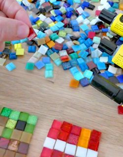 Kinder-DIY-Trends-UHU-Minecraft-Würfel-Mosaiksteine Minecraft Bastelidee