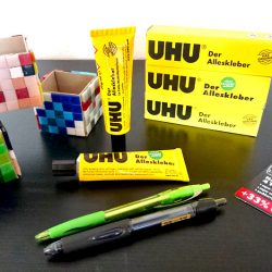 Kinder-DIY-Trends-UHU-Minecraft-Würfel-Schreibtisch Mit gratis Vorlage zum Download