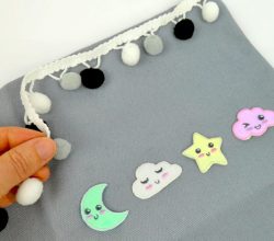 Kinder-DIY-Trends-Upcycling-Kinderecke-Kissen-Pompoms-Kawaii-Patches Kawaii Wolke und Pompoms