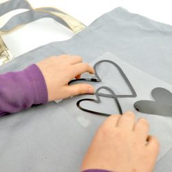 Kinder-DIY-Trends-Upcycling-KinderspielzeugTasche-Aufbewahrung-Transferfolie-Shopper-Tasche Wie geht Transferfolie / Bügelfolie?