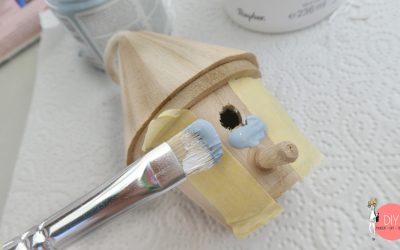 Kreidefarbe mit dem Pinsel malen - davor mit Malerkrepp abkleben